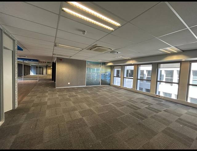 386.50M² BUILDING TO LET IN FORESHORE